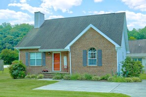Exterior - Mill Creek Cottage Vacation Home (Pigeon Forge)