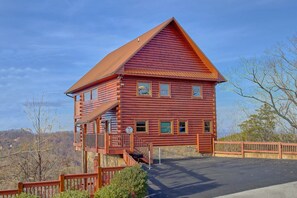 Exterior - Chocolate Moose Cabin Rental (Sevierville)