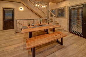 Dining - Gatlinburg Splash Cabin Rental (Gatlinburg)