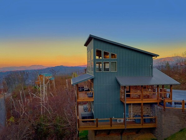 Exterior - Gatlinburg Splash Cabin Rental (Gatlinburg)
