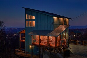 Exterior - Gatlinburg Splash Cabin Rental (Gatlinburg)