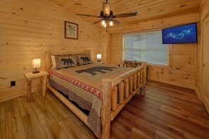 Room - Mountain Melody Cabin Rental (Gatlinburg)