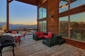 Outdoor dining - Smoky Vista Lodge Cabin Rental (Gatlinburg)