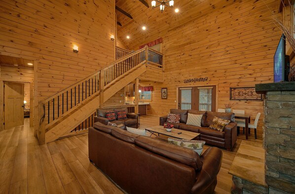 Interior - Smoky Vista Lodge Cabin Rental (Gatlinburg)