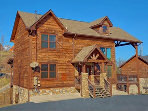 Exterior - Smoky Vista Lodge Cabin Rental (Gatlinburg)