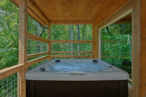 Outdoor spa tub - Never Gonna Leave Cabin Rental (Wears Valley)