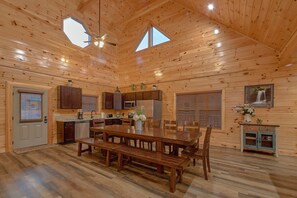 Dining - Huckleberry Lodge Cabin Rental (Pigeon Forge)