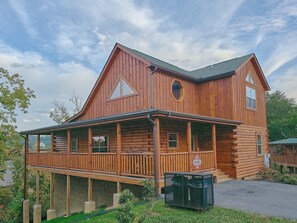 Exterior - Huckleberry Lodge Cabin Rental (Pigeon Forge)
