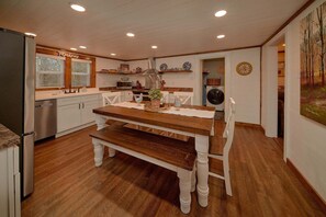 Dining - Jewell's Place Vacation Home (Sevierville)