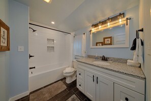 Bathroom - Jewell's Place Vacation Home (Sevierville)