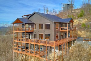 Exterior - Smoky Mountain Getaway Vacation Home (Gatlinburg)