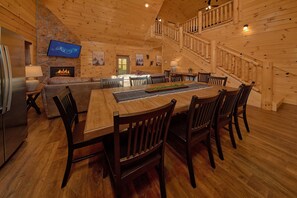 Dining - Swimming in the Smokies Cabin Rental (Pigeon Forge)