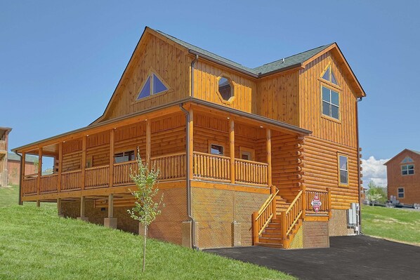 Exterior - Swimming in the Smokies Cabin Rental (Pigeon Forge)