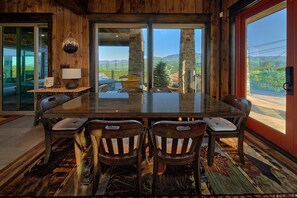 Dining - KB Lodge Cabin Rental (Gatlinburg)