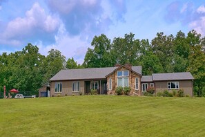 Exterior - The Oasis Cabin Rental (Sevierville)