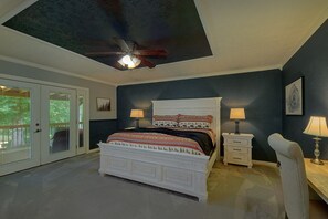 Room - The Oasis Cabin Rental (Sevierville)