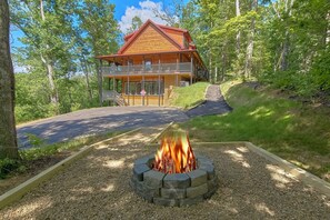 Exterior - Smoky Mountain Splash Cabin Rental (Sevierville)