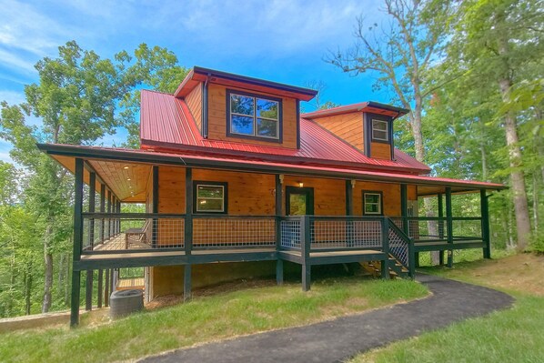 Exterior - Smoky Mountain Splash Cabin Rental (Sevierville)