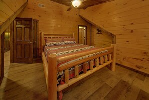Room - Smoky Mountain Splash Cabin Rental (Sevierville)