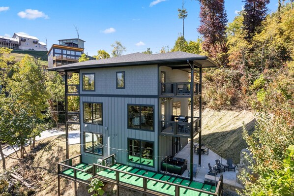 Exterior - Ski Mountain Swim Cabin Rental (Gatlinburg)