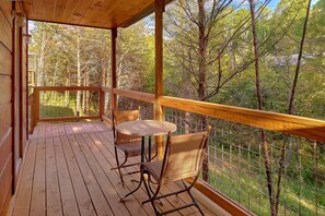 Outdoor dining - Relax II Cabin Rental (Sevierville)