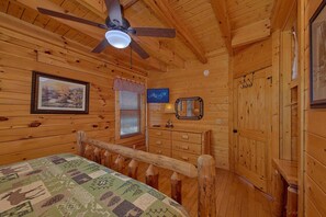 Room - A Glimpse of Heaven Cabin Rental (Sevierville)