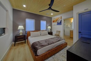 Room - Downtown Gatlinburg Cabin Vacation Rental (Gatlinburg)
