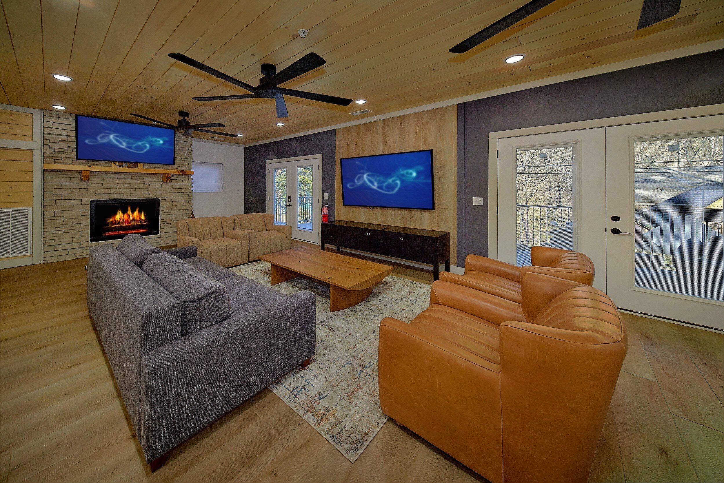 Gatlinburg cabin with living room fireplace