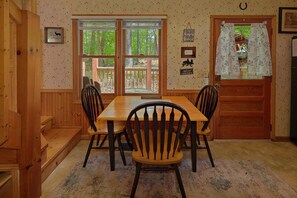 Dining - Way to Go Cabin Rental (Wears Valley)