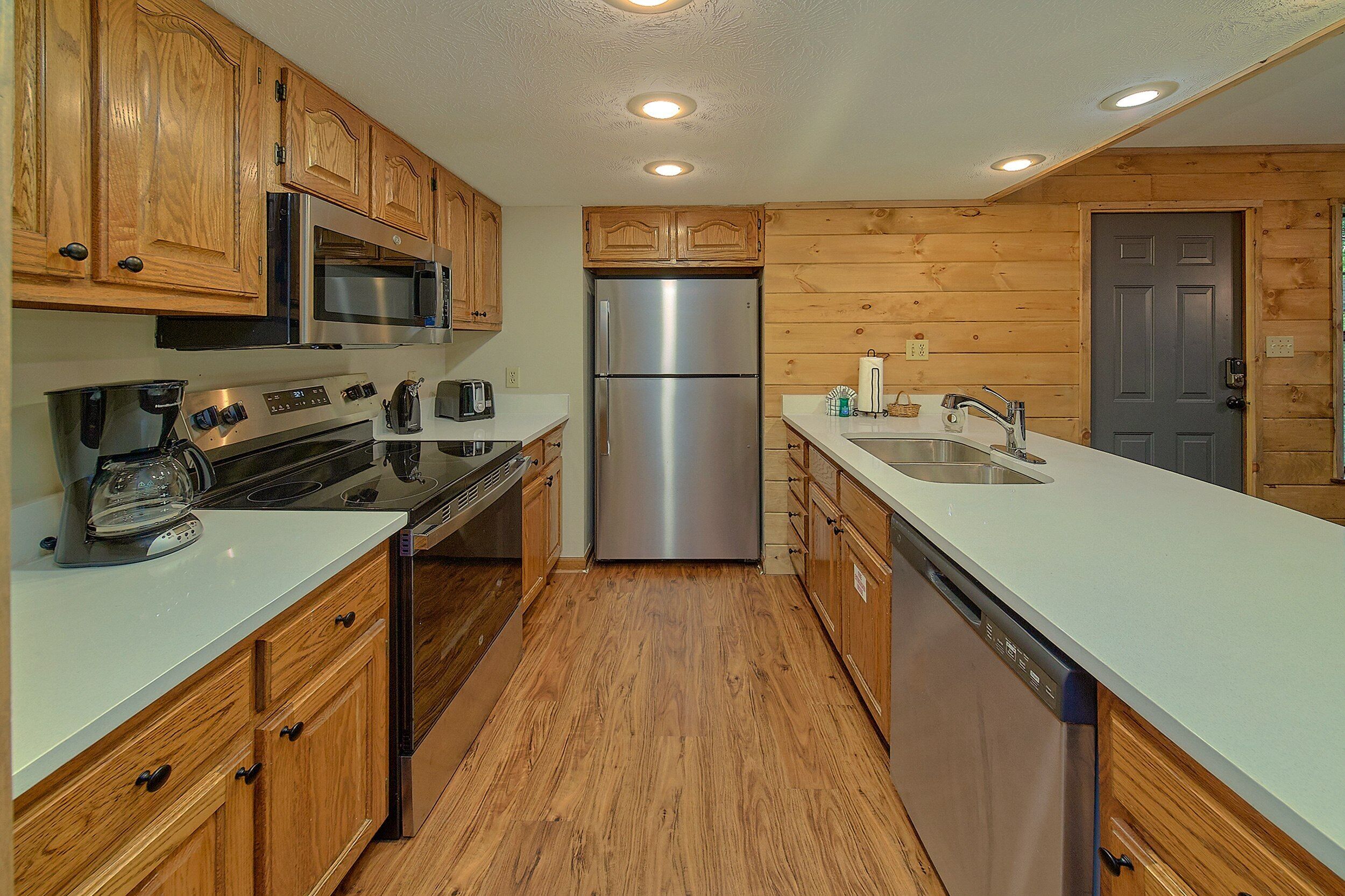 Coffee/tea maker, fridge, microwave, oven