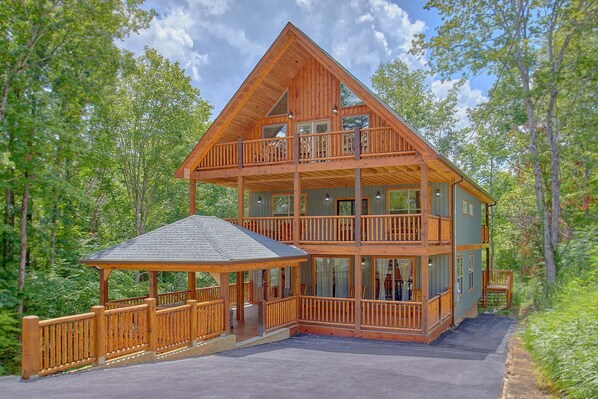 Exterior - Amazing Mountain Cabin Rental (Sevierville)