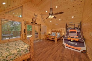 Room - Amazing Mountain Cabin Rental (Sevierville)