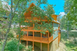 Exterior - Amazing Mountain Cabin Rental (Sevierville)