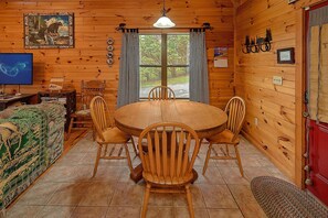 Dining - Four Bears Barn Cabin Rental (Wears Valley)