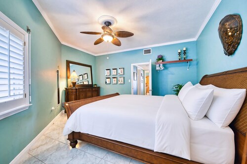 Perfect Sunsets at Poinsettia Condo 7 Mile