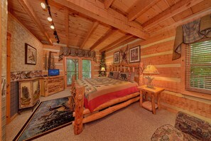Room - Creek Song Cabin Rental (Wears Valley)