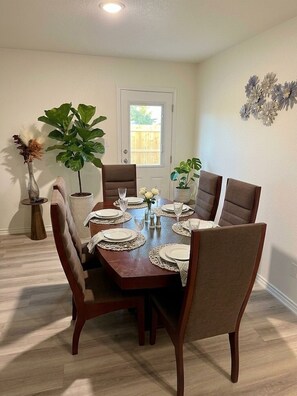 Dining - 
The Perfect Getaway: 2BR Luxury Retreat (Harker Heights)