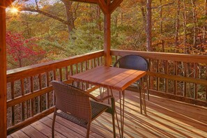 Outdoor dining - Aleska 1 Bedroom Cabin Rental (Wears Valley)