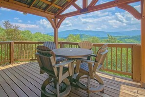 Outdoor dining - Run to the Hills Cabin Rental (Wears Valley)