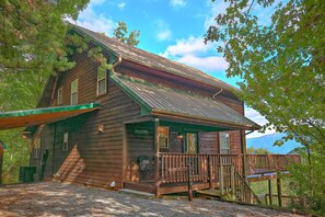Exterior - Eagle's Nest Cabin Rental (Wears Valley)