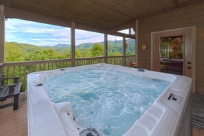 Outdoor spa tub - Almost Heaven II Cabin Rental (Wears Valley)