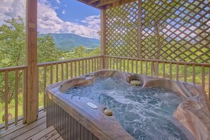 Outdoor spa tub - Hatcher's Mountain Cabin Rental (Wears Valley)