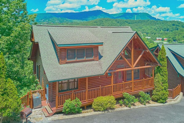 Exterior - Valley Vista Cabin Rental (Sevierville)