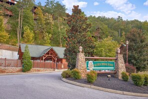 Exterior - Valley Vista Cabin Rental (Sevierville)