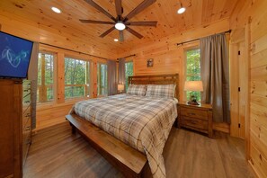 Room - Big Bad John's Cabin Rental (Wears Valley)