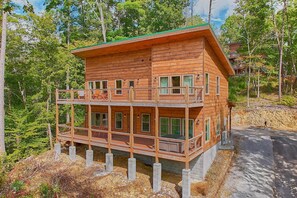 Exterior - Big Bad John's Cabin Rental (Wears Valley)