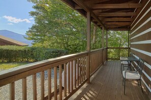 Outdoor dining - Above the Clouds Cabin Rental (Pigeon Forge)
