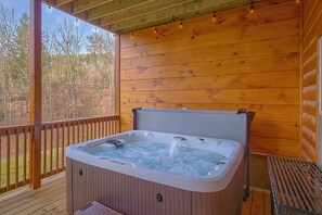 Indoor spa tub - Brooks Haven Cabin Rental (Pigeon Forge)
