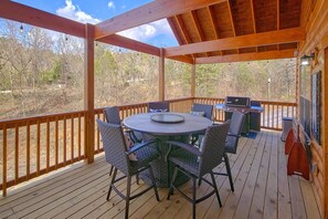 Outdoor dining - Brooks Haven Cabin Rental (Pigeon Forge)