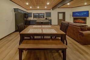 Dining - Acorn Lodge Cabin Rental (Sevierville)